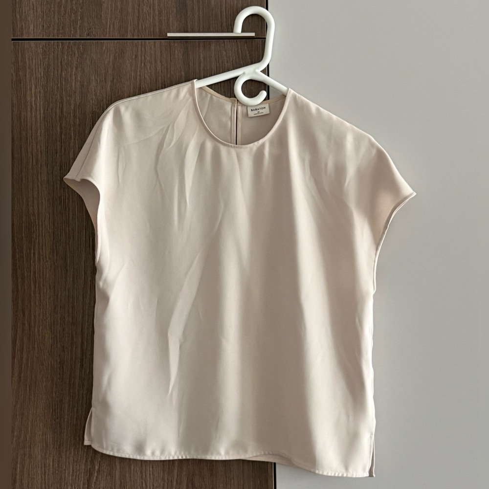 Aritzia Babaton Cream Short Sleeve Satin Blouse